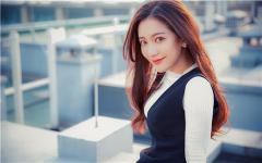 约会多次后,男生用肢体接触升级关系的技巧