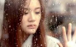 喜欢下雨天的女孩性格，该怎么去追她？