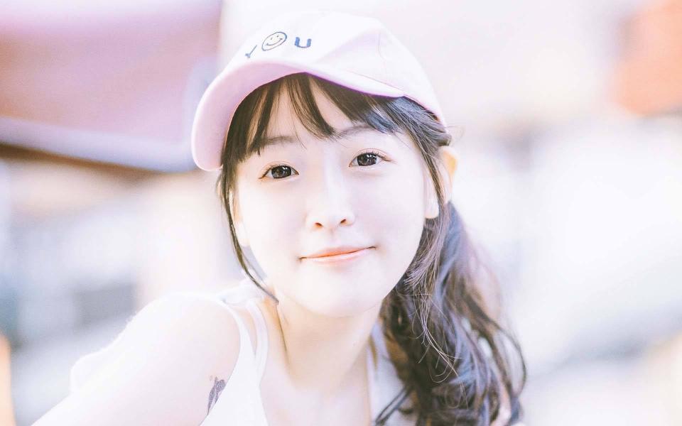 怎样撩高冷的漂亮妹子 捏准她的软肋