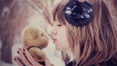 如何读懂女生的潜台词?让她主动找你聊天