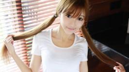 女孩子约你吃饭却玩手机怎么办？