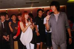 初次见面约会去KTV,该怎么互动?