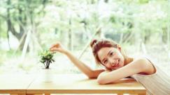 和女生聊天她只回复一两个字是什么意思，怎么办?