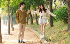 内向男和活泼的女生合适吗？内向男怎么追活泼女生？