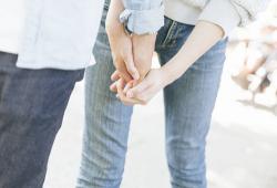 约会几次都牵手失败了怎么办？