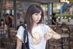 约会女生迟到男生该怎么说？幽默点的