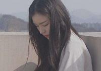 追一个女孩，她犹豫不决的，怎么办？