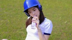 和刚认识的女生聊天，如何幽默的向女生介绍自己？