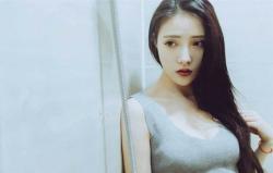 一个女生主动加男生微信啥意思？