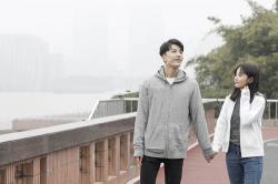 女生说压马路啥意思？该怎么抓住机会升级关系