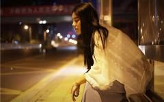 晚上找女生聊天开场白该怎么说？