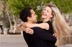 如何花最少的钱，约最好的会？