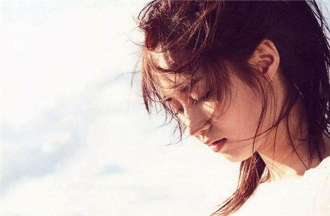 当女生找你抱怨时，该怎么回复？第1张