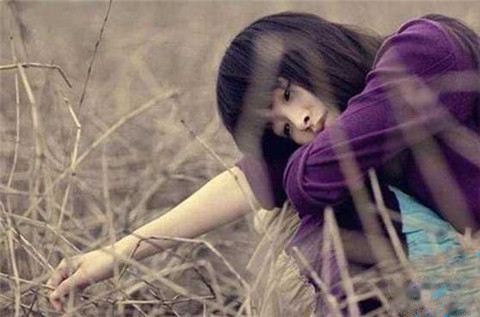 安慰失恋女生的话简短的一句话 安慰失恋女生的话简短的一句话第4张