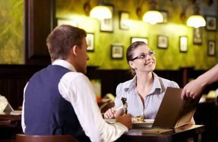 女生说在外面吃饭是什么意思，该怎么回答？第2张