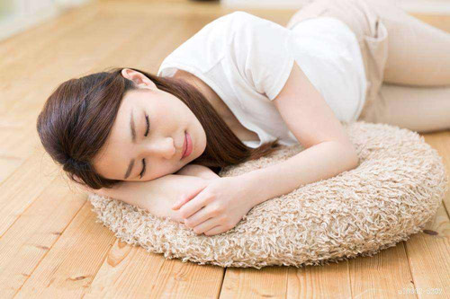 女生说失眠了怎么幽默回复？第1张