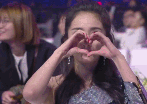 明星花式比心表情包,送你一颗小心心 明星花式比心表情包,送你一颗小心心第2张