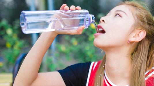 和女生的第一次相亲，应该聊些什么第1张