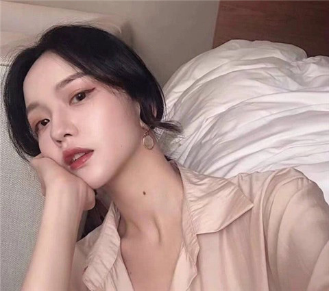 和女生聊天她总是用嗯嗯回复敷衍你，该怎么办？第2张