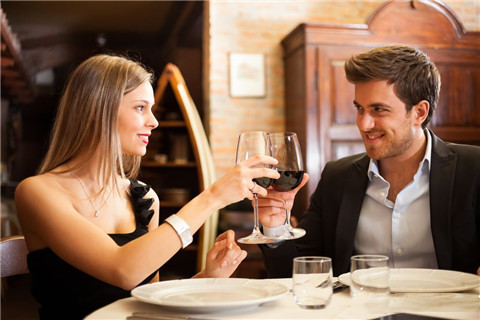 如何在约会中升级关系?约会的完美流程第4张