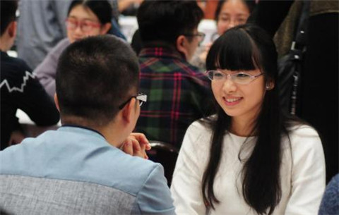 相亲怎么开场找话题呢？几个技巧帮你第4张