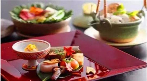 女生主动提出和喜欢她的男生一起吃饭,意味着什么 女生主动提出和喜欢她的男生一起吃饭,意味着什么第3张