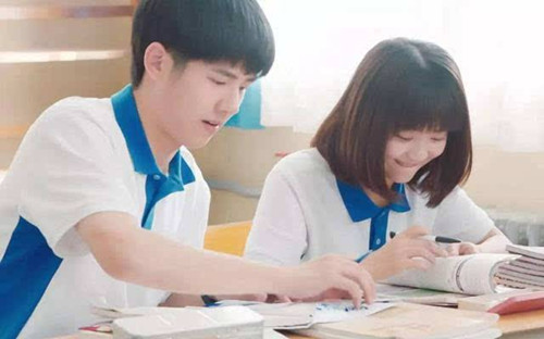 如何确定你暗恋的女生是不是也喜欢你?第1张