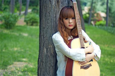 如何追一个不熟又很内向的女生 如何追一个不熟又很内向的女生第4张