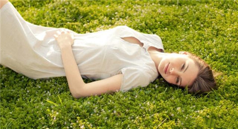 女孩子从来不主动联系,3个技巧让她主动找你聊不停第2张