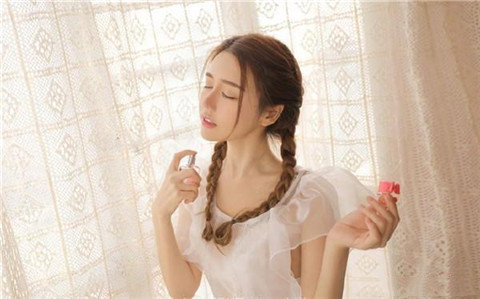 女人半夜发朋友圈是什么心理？该怎么去撩？第3张