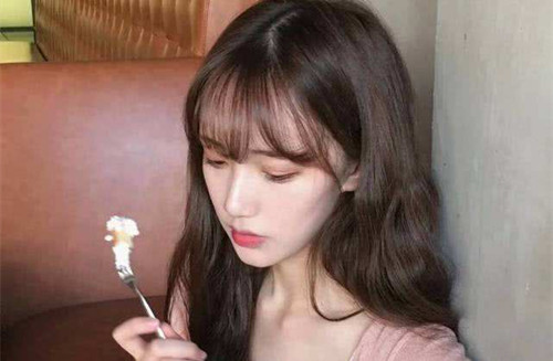 很少发朋友圈的女生，该怎么追第1张