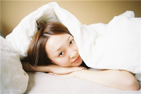 叫女生起床的幽默套路,女生不会对你生气 叫女生起床的幽默套路,女生不会对你生气第1张