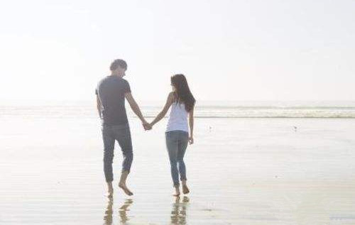 第一次约会牵手技巧，不经意之间升级关系第3张