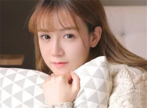 女生说自己好丑，该怎么回复？第1张