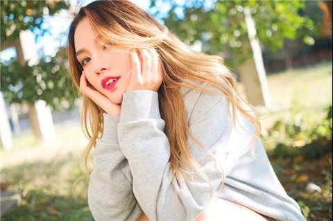 追女孩子怎么避免尬聊？用这4招轻松吸引她第1张