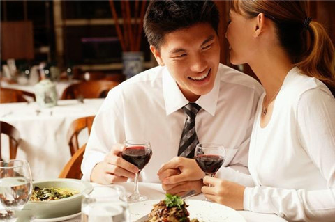 怎么和相亲对象聊天，如何避免沉重压抑的话题？第3张