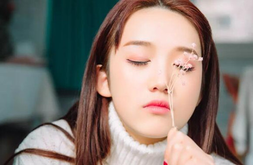 女生说看电视呢，怎么回复？第3张