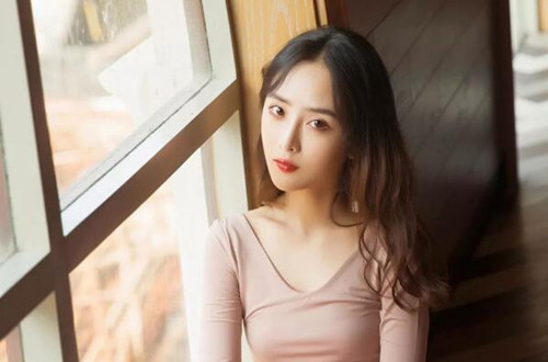 女生说看电视呢，怎么回复？第2张