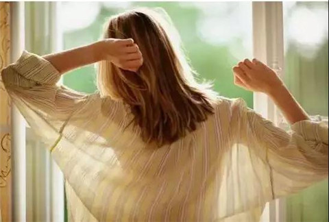 和女生聊天回复很冷淡，用这3种聊天方式女生会更愿意回复你第4张