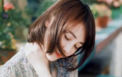 女生对你没兴趣还追吗？吸引她才能对你感兴趣第1张