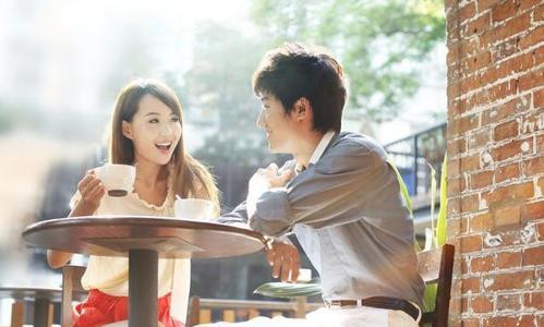 你追的女生跟别的男生也约会说明什么？第1张