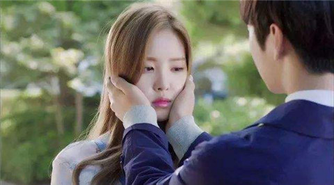 约会时出现这些小动作,只会惹的女生反感第1张