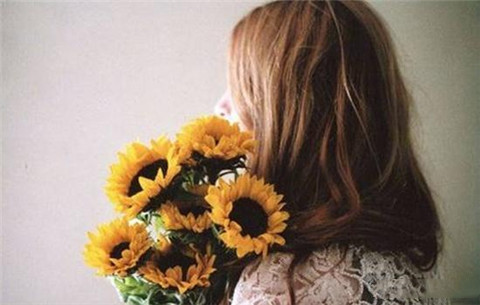 安慰失恋女生的话简短的一句话 安慰失恋女生的话简短的一句话第2张