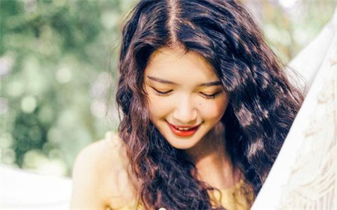 女生说你在干嘛，展现高情商的神回复第3张