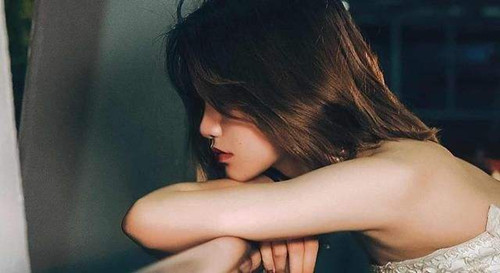 水瓶座女生吃醋的表现，这些表现证明她喜欢你第5张