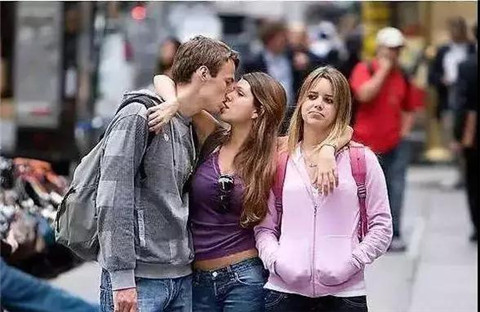 跟女生第一次约会她带闺蜜怎么办？做好这几点还是能拿下她第1张