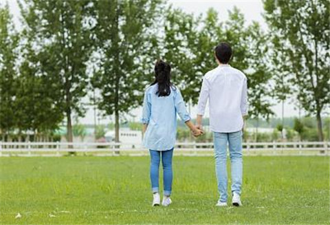 当女生找你抱怨时，该怎么回复？第2张