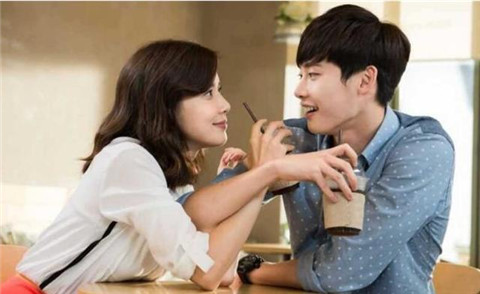 女生说不喜欢姐弟恋怎么回复？第1张