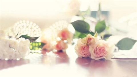 让女生瞬间感动的礼物,你知道该怎么送吗第3张