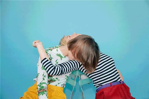 跟女生约会怎么亲她才不会被拒绝？第3张